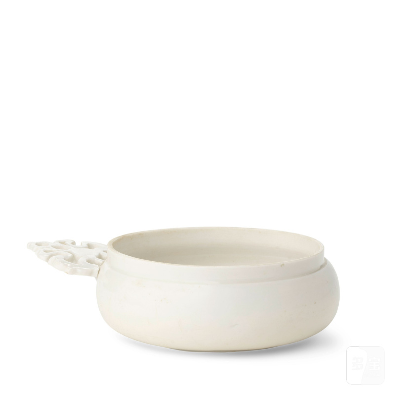 清康熙 德化窯長柄盌 | A BLANC-DE-CHINE PORRINGER